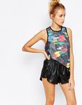 Camisa de colores y short brillante negro sport de la colaboración de Puma para ASOS
