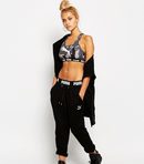 Crop top y chandal con pretina de cinta puma de la colaboración de Puma para ASOS