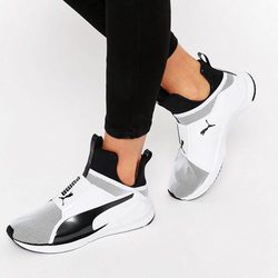 Zapatillas deportivas blancas y negras de la colaboración de Puma para ASOS