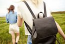 Mochila de cuero negro de la colección Festivals de Bershka