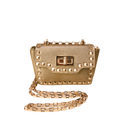 Bolso dorado con taches y cadena de la colección de verano 2016 de Lola Casademunt