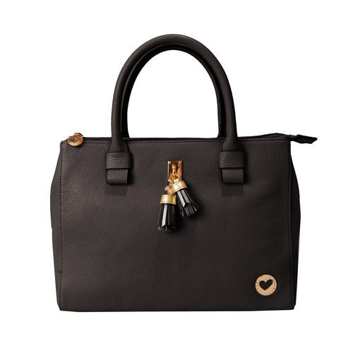 Bolso negro de cuero de la colección de verano 2016 de Lola Casademunt