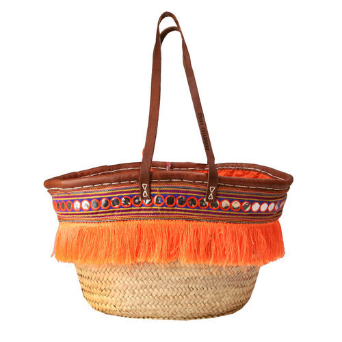 Bolso tipo canasto de esparto con detalles en cuero y tela de la colección de verano 2016 de Lola Casademunt