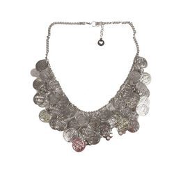 Collar con monedas plateadas de la colección de verano 2016 de Lola Casademunt