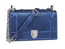 Micro-cannage azul metalizado de la colección diorama de Dior 