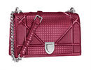 Micro-cannage rojo metalizado de la colección diorama de Dior 