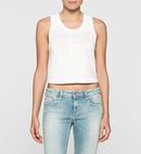 Blusa blanca sin mangas de la colección White Series Collection de Calvin Klein