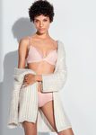 Conjunto bra y panties color rosa cuarzo en satín de la colección otoño/inverno 2016/2017 de Etam