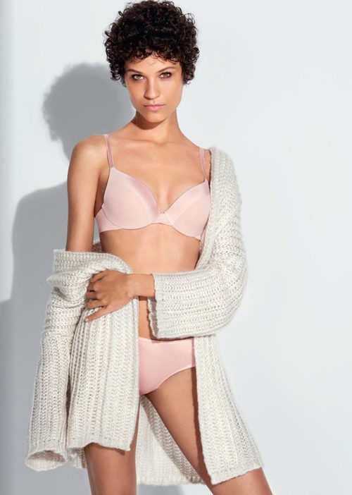 Conjunto bra y panties color rosa cuarzo en satín de la colección otoño/inverno 2016/2017 de Etam