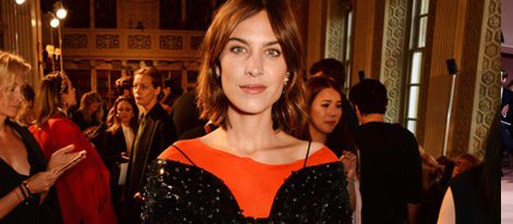 Alexa Chung en el Front Row del desfile Crucero 2017 de Dior