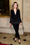 Kiernan Shipka en el Front Row del desfile Crucero 2017 de Dior
