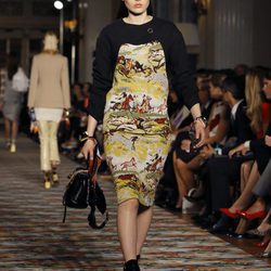 Vestido con estampado pictórico para la colección Crucero 2017 de Dior en Londres