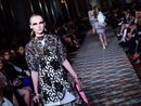 Vestido con bordados victorianos en lentejuelas para la colección Crucero 2017 de Dior en Londres
