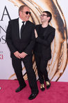 Michael Kors y Christian Siriano en la alfombra roja de los Premios CFDA Fashion 2016