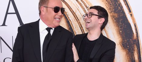 Michael Kors y Christian Siriano en la alfombra roja de los Premios CFDA Fashion 2016