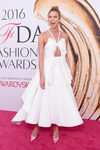 Karlie Kloss en la alfombra roja de los Premios CFDA Fashion 2016