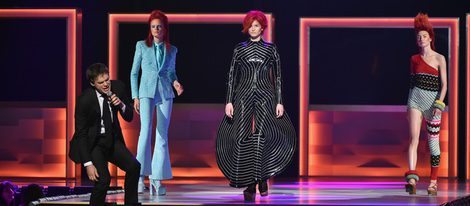 Michael C Hall rinde tributo a David Bowie en los Premios CFDA Fashion 2016