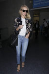Rosie Huntington Whiteley con un look casual chic