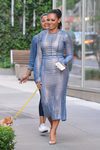 Mel B con un vestido ceñido transparente en azul plata