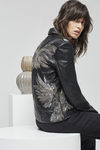 Cazadora de cuero con estampado en pedrería en plata para la nueva colección Pre Fall 2016 de Uterqüe