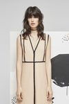 Vestido bicolor en tono nude y costuras en negro para la nueva colección Pre Fall 2016 de Uterqüe