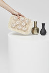 Clutch en tono nude con pedrería en plata para la nueva colección Pre Fall 2016 de Uterqüe