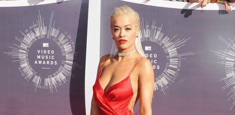 Rita Ora con un vestido de Donna Karan los MTV Video Music Awards 2014