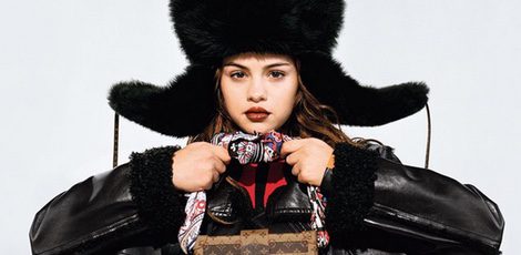 Selena Gomez posando para la línea 'Series 5' de Louis Vuitton