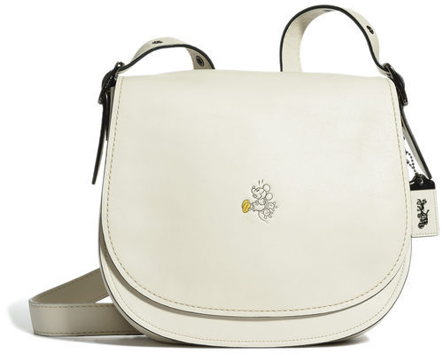 Bolso ovalado en blanco de la nueva colección cápsula Disney para Coach 