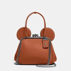  bolso de orejas de Mickey en marrón de la nueva colección cápsula Disney para Coach 