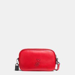 Cartera en rojo de la nueva colección cápsula Disney para Coach