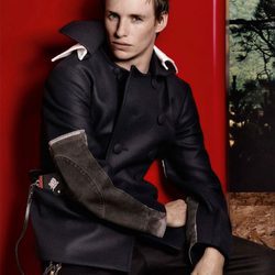 Eddie Redmayne cautivador para la nueva colección masculina de Otoño/Invierno 2016/2017 de Prada