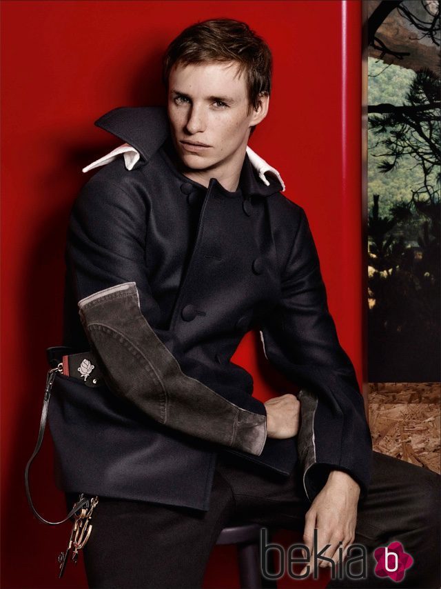 Eddie Redmayne cautivador para la nueva colección masculina de Otoño/Invierno 2016/2017 de Prada