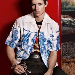 Eddie Redmayne con mirada sexy para la nueva colección masculina de Otoño/Invierno 2016/2017 de Prada