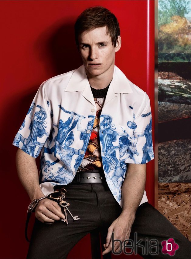 Eddie Redmayne con mirada sexy para la nueva colección masculina de Otoño/Invierno 2016/2017 de Prada