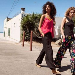 Pantalones vaporosos con estampado floral y tops con tonalidades llamativas de la colección Summer 2016 de H&M