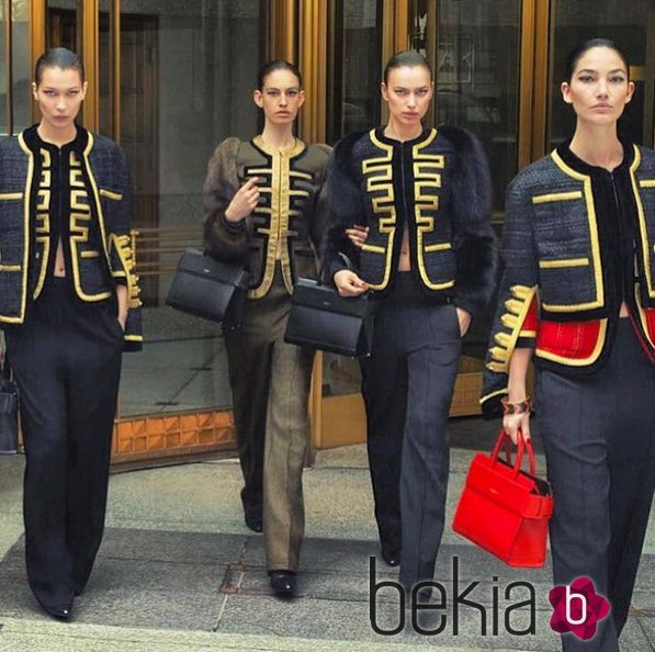 Bella Hadid desfilando para Givenchy en la campaña otoño/invierno 2016/2017