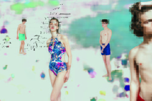 Modelo posando con bikini para la nueva campaña 'Swim color' para este verano 2016 de Oysho