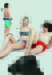 Modelos posando con bikini y bermudas para la nueva campaña 'Swim color' para este verano 2016 de Oysho