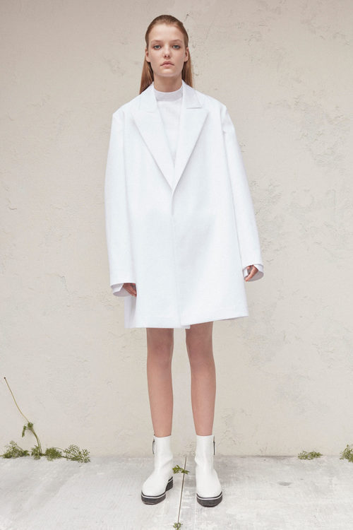 Diseño en blanco para la nueva colección femenina Pre-Spring 2017 de Calvin Klein