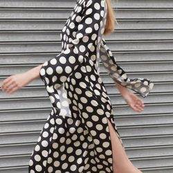 Diseño lunares para la nueva colección femenina Pre-Spring 2017 de Calvin Klein
