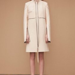 Diseño conjunto corto para la nueva colección femenina Pre-Spring 2017 de Calvin Klein