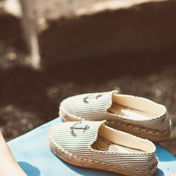 zapatillas de esparto para la nueva campaña 'The Surf Gang' de Pull and Bear