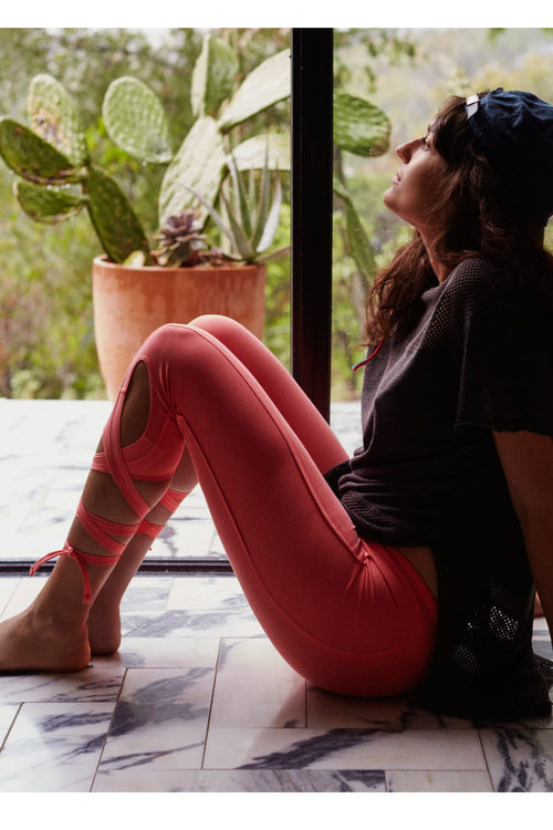 Conjunto rojo y negro para la nueva colección Sport 2016 de Free People