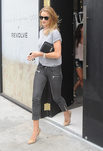 Rosie Huntington Whiteley con un total look desaliñado