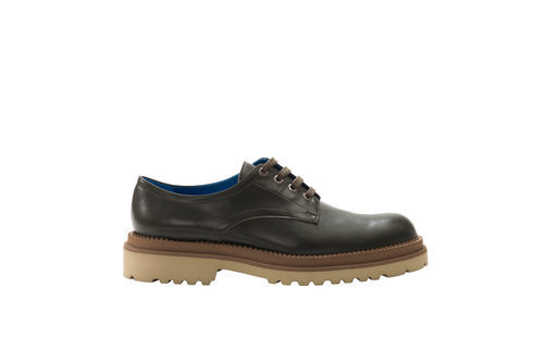 Zapato en tonos marrones de la nueva colección Furla Men's Collection SS167