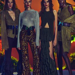 Total looks en tonos tierra y detalles metalizados para la nueva colección SS17 de Balmain