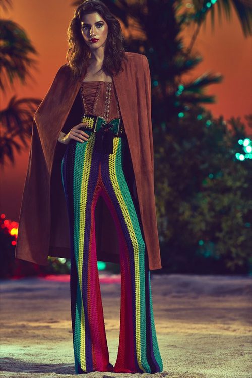 Total looks en tela de ante y colores vivos en el pantalón para la nueva colección SS17 de Balmain