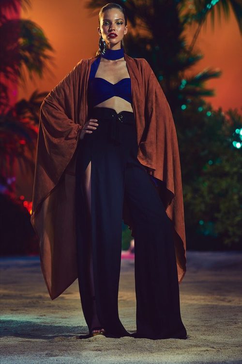 Kimono y pantalón con apertura en tonos azules para la nueva colección SS17 de Balmain