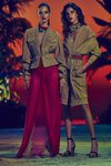 Conjunto de ante y tonos en fucsia para la nueva colección SS17 de Balmain